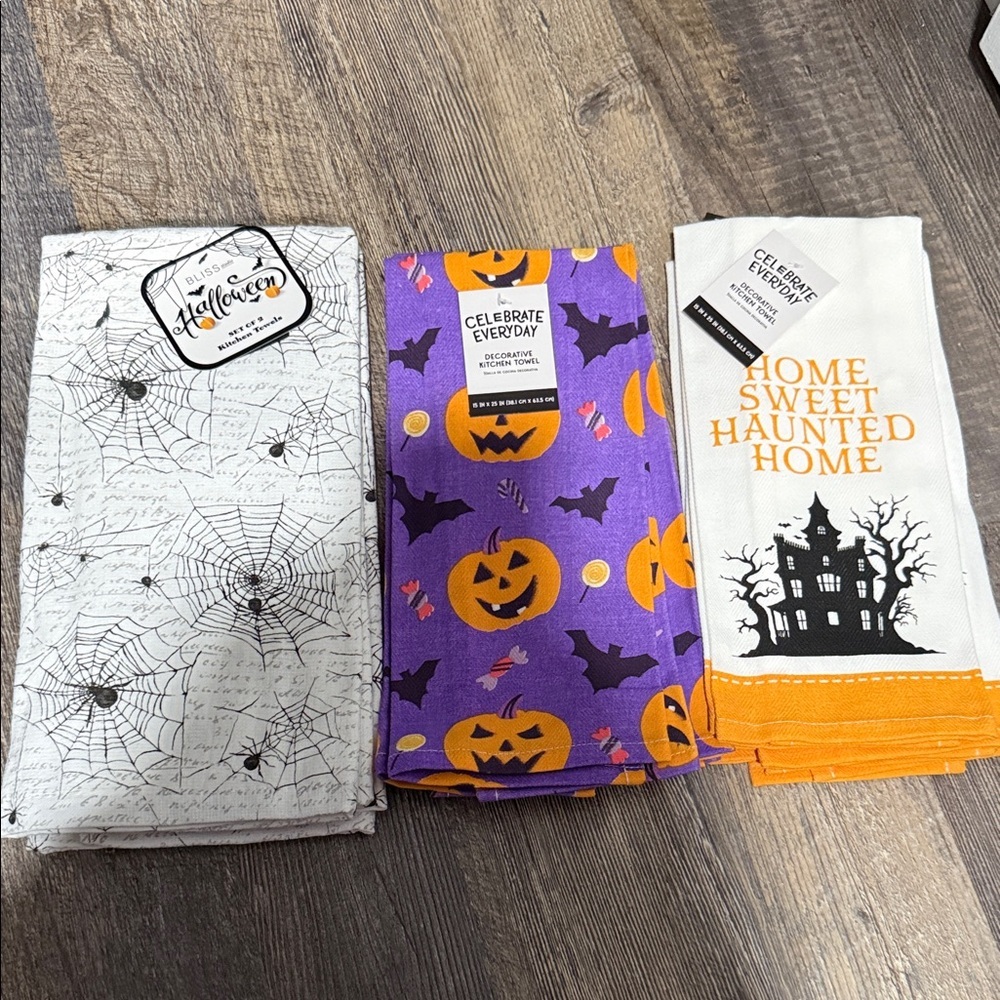 Set of 8 Halloween Themed Kitchen Towels Set